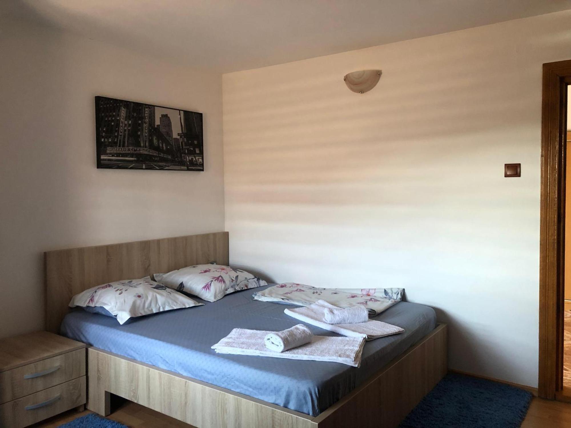 La Conac Complex Deluxe Targu-Jiu Bed & Breakfast ทาร์กู จิอู ภายนอก รูปภาพ